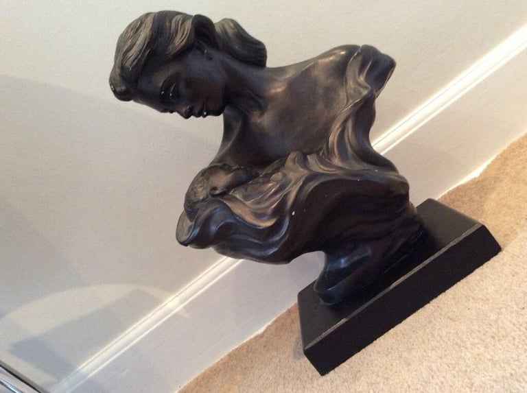 Sculpture - Sweet Lullaby by Austin Productions
