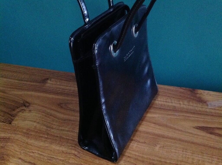 VINTAGE BAGOUCCI HANDBAG..BLACK..9ins x 9 ins x 3 ins