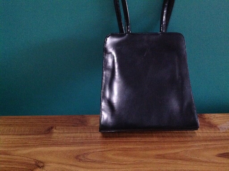 VINTAGE BAGOUCCI HANDBAG..BLACK..9ins x 9 ins x 3 ins