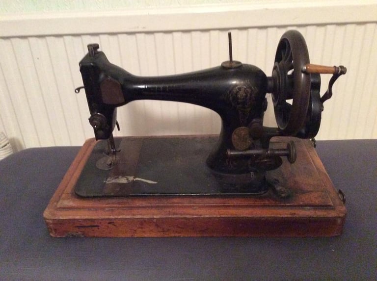 image for Antique singer sewing machine vintage hand crank 1875