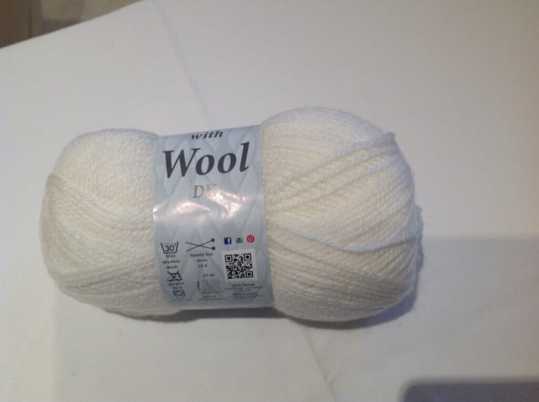WENDY DOUBLE KNITTING WOOL with 20% PURE WOOL & 80% PREMIUM ACRYLIC, SEVEN  COLOURS 5X100G BALLS 