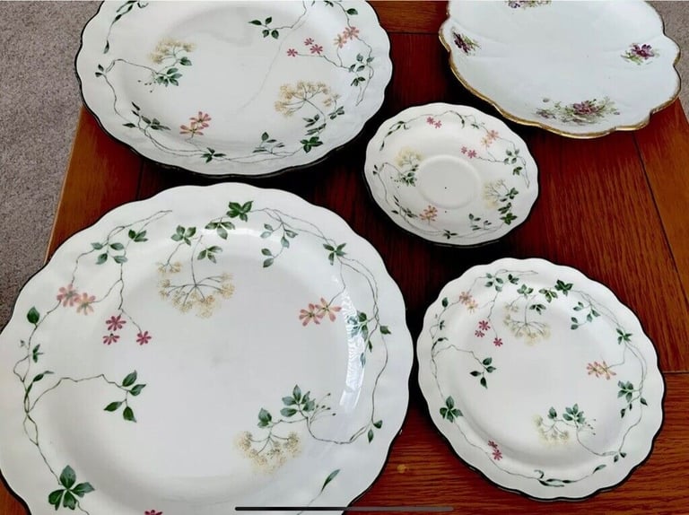 Royal Doulton Majestic Collection Set Of 4
