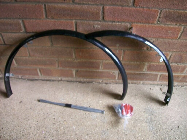 Halfords mudguards Black Plastic without stays in the pictures Ref CY18