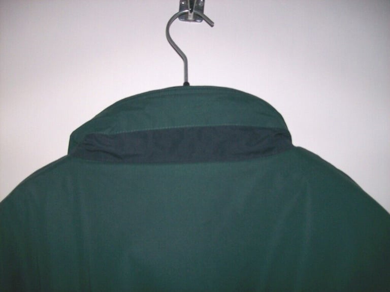 Bottle Green Short Jacket with minor Navy Blue trim (Unused) Size 38/40 RefC151/2 C151/2