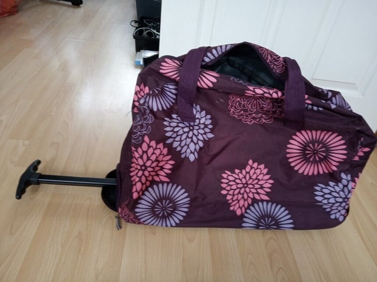 image for FRENZY Purple Patterned Holdall on 2 Wheels with Telescopic Handle