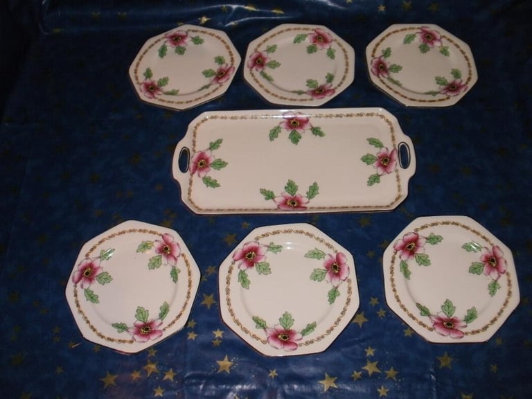 John Tams China Pottery   Set 6 plates and sandwich/cake plate very pretty and retro