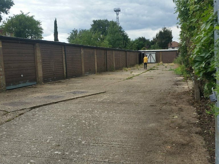 image for TO-LET LOCK UP GARAGE IN CRANHAM RM14 1EB