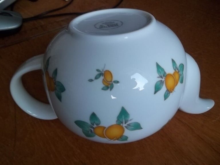 Royal Doulton - Apricots - T.C.1238 - Teapot 