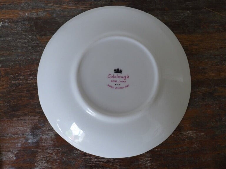 Six pieces of matching vintage COLCOUGH BONE CHINA. Believe ANGELA pattern
