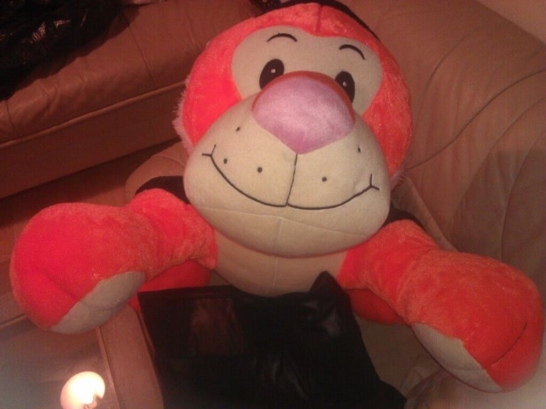 Large tigger soft toy