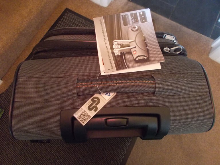image for LUGGAGE TROLLEY CASE  /   /BRAND  NEW  SMALLER SIZE SEE LABLE FOR SIZE