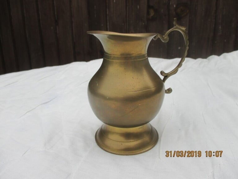 SMALL BRASS JUG. 14cms high x 8 cms dia incl the handle. 0.4 kgs. Very good clean condition.