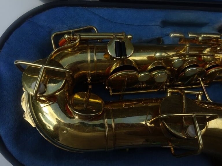 beuscher tru tone alto saxaphone,gold plated.