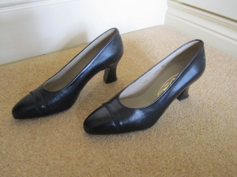 image for Black Leather Court Shoes Size 35