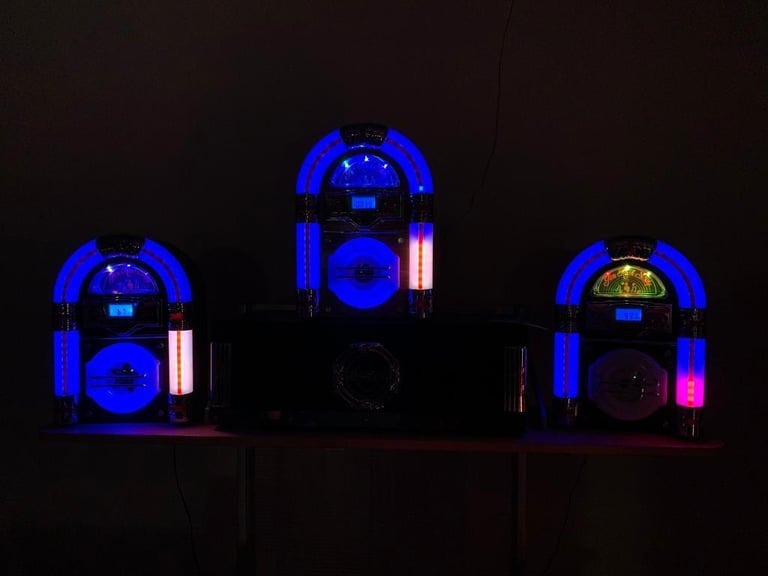 NEW COUNTERTOP JUKEBOX CD/RADIO/BLUETOOTH 