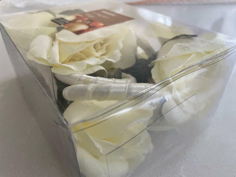 Beautiful 8 roses napkin rings 