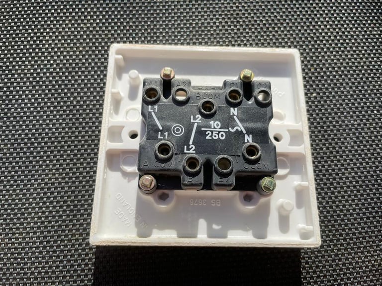 Boom 10A Three Pole Fan Isolator Switch 250V White