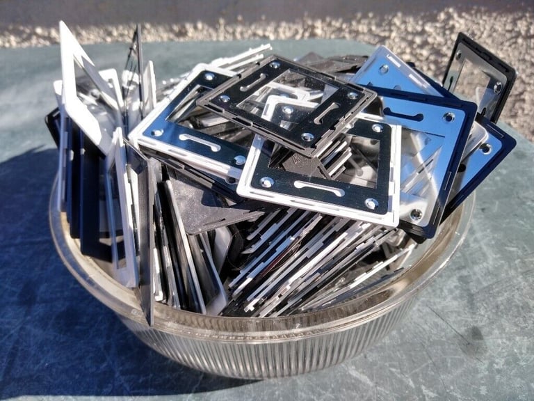 Photographic Slide Mounts in 2 halves by Gepe: anti-Newton glass. Unused