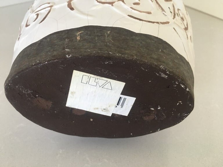 MODERN LARGE VASE 