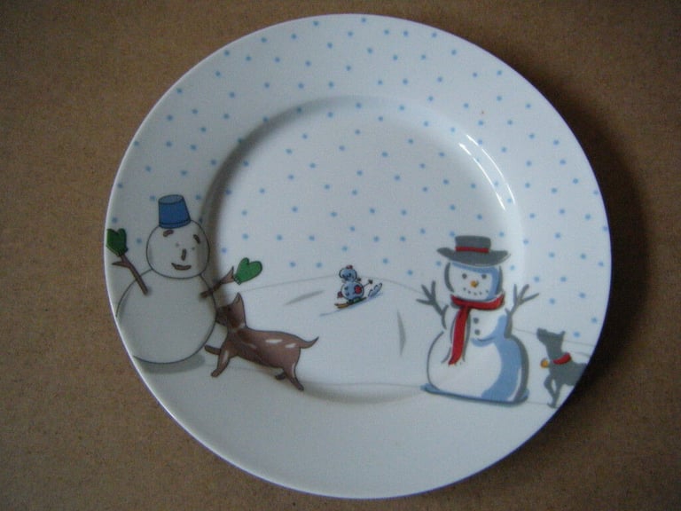 Set of 4 (SNOWMAN SIDE PLATES). Boxed in excellent condition.