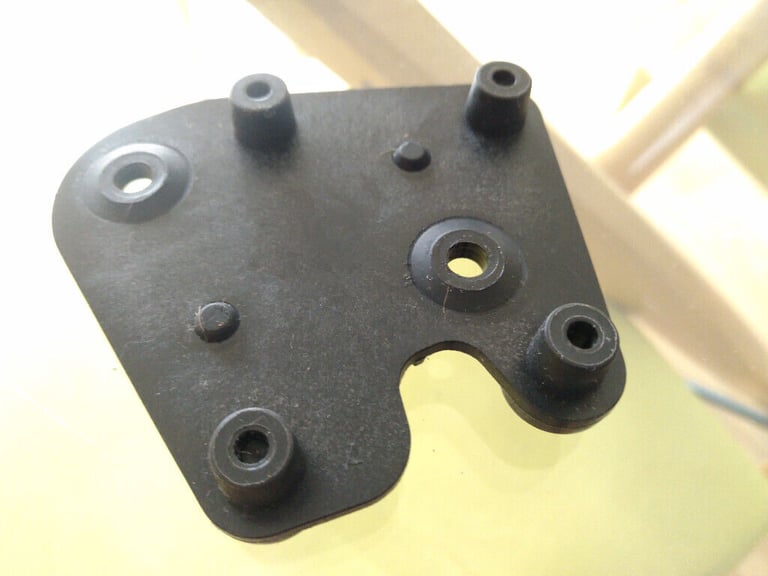 Audi A4 S4 RS4 Seat Skoda VW Boot Lock Solenoid Mounting Plate 8E9827833