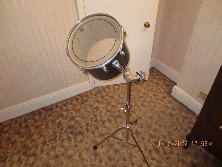 TAMA DRUM. &  STAND.
