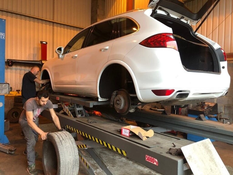 Hunter 4 Wheel Alignment, Tracking, Camber, Balancing, BMW Runflat Tyres, Bridgestone 16, 17, 18,19