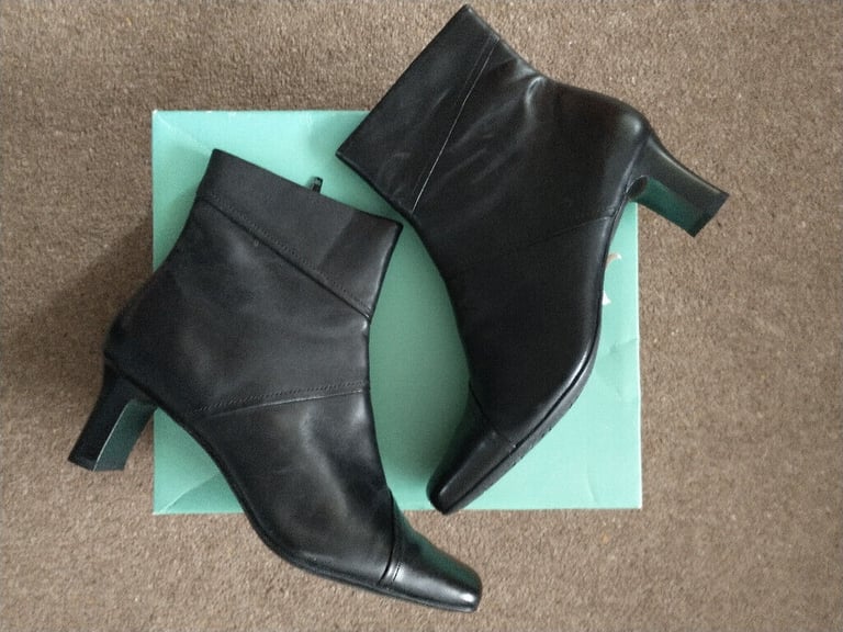  LEATHER BOOTS - CLARKS. SMART, BLACK, HEELED. Size 5.5D. New, unworn