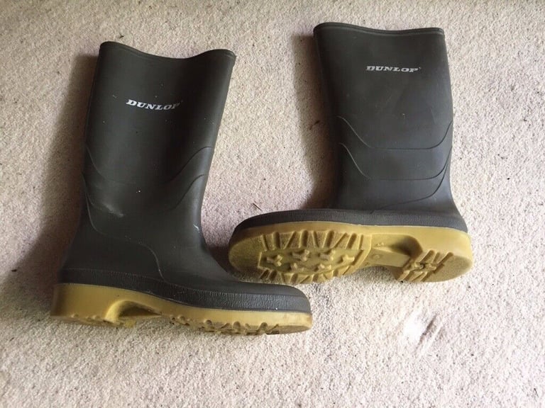 image for Dunlop Wellington boots- size 5