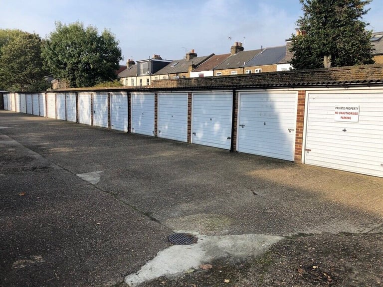 Garage to Let