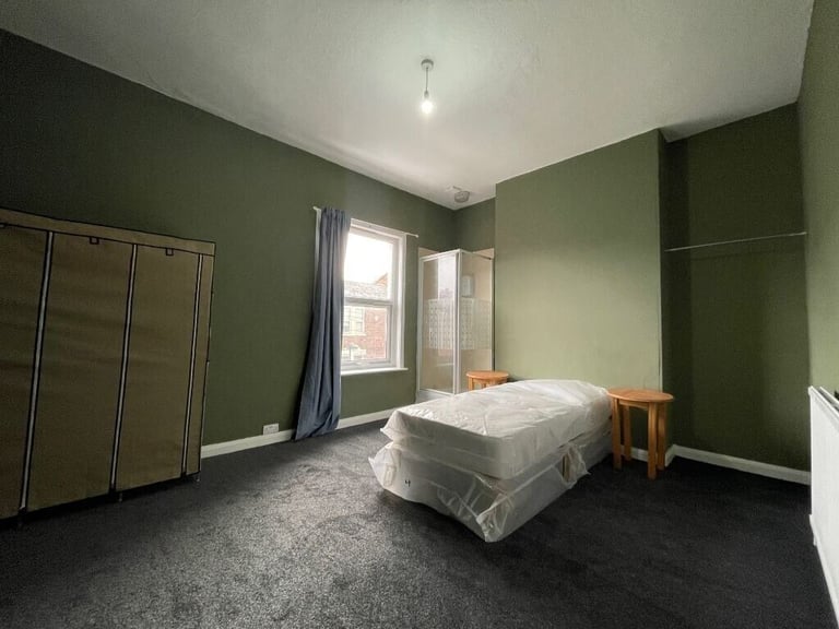 Double Rooms With Own Showers In Hyson Green Dss & Benefits Accepted Universal Credit JSA ESA IS