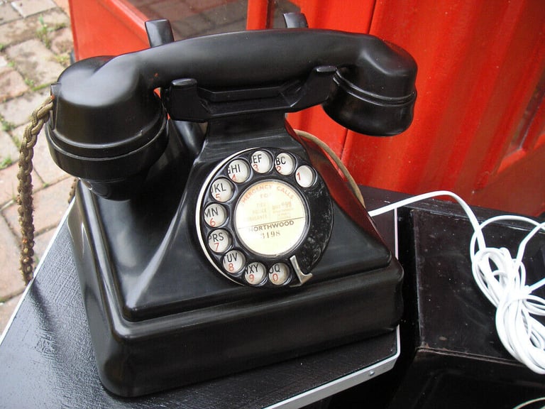 A B Coin Box & 232 King Pyramid Telephone Bell Set Jubilee Shelf Red K