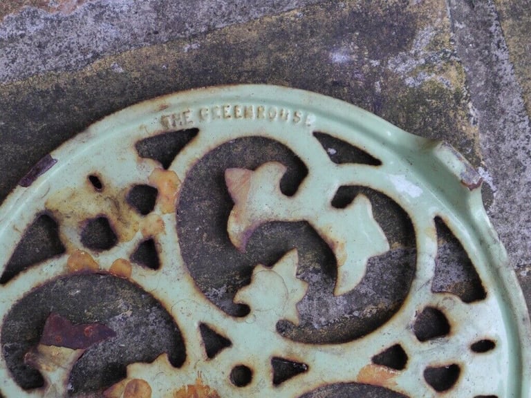 Vintage Antique Cast Iron Trivet Hot Plate Pot Stand Fireplace Fireside Decoration.