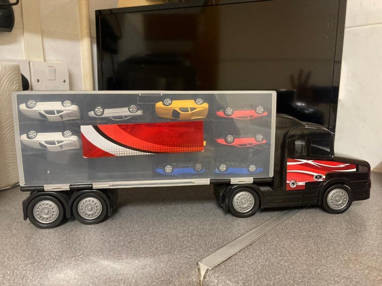 Car transporter lorry and cars