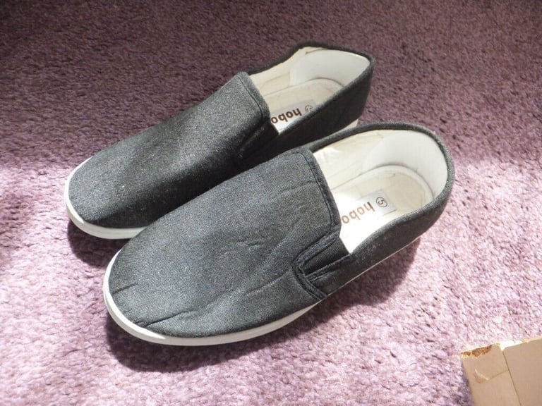 NEW WOMENS / GIRLS BLACK SOFT - SLIP ON - CANVAS SHOES - SIZE 5