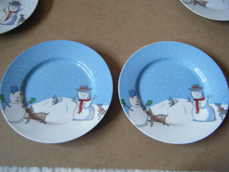 Set of 4 (SNOWMAN SIDE PLATES). Boxed in excellent condition.