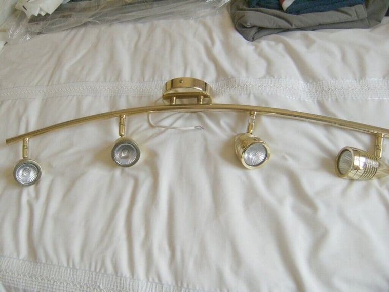 BRASS BAR LIGHT FITTING WITH 4 ADJUSTABLE SPOTLIGHTS