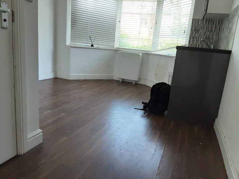 LARGE STUDIO FLAT AVAILABLE TO RENT IN GOLDERS GREEN, NW11 9HS in Golders Green, London Gumtree