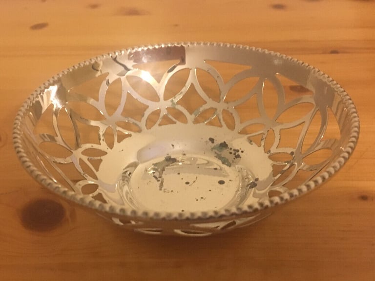 Vintage 1970's Viners, Sheffield silver plated bon bon dish. £3 ovno. Can post.