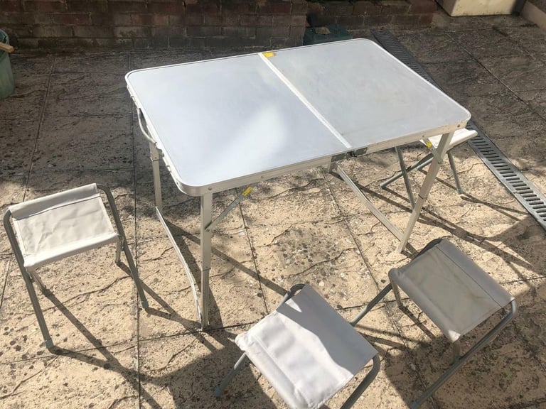 Foldable portable outdoor table and chairs