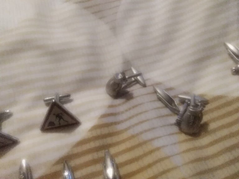 A collection of 6 pairs of cufflinks great condition and very collectible