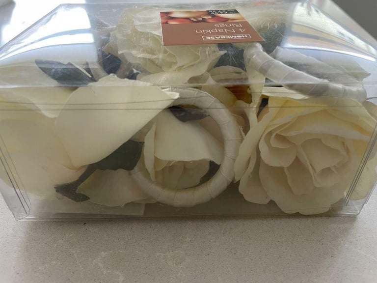 Beautiful 8 roses napkin rings 