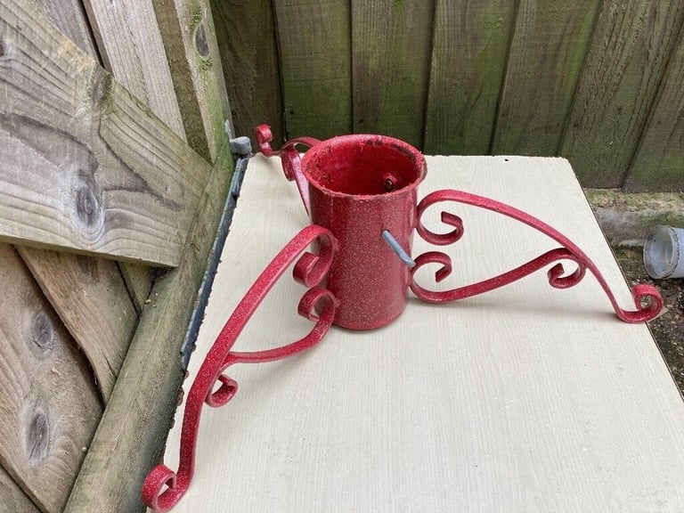 RED STURDY METAL REAL XMAS/CHRISTMAS TREE STAND THREE SCROLL LEGS