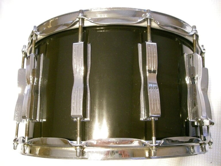 Ludwig 484 Coliseum maple snare drum  14 x 8 - Chicago-'79/'82 - 12 lugs  Black Cortex