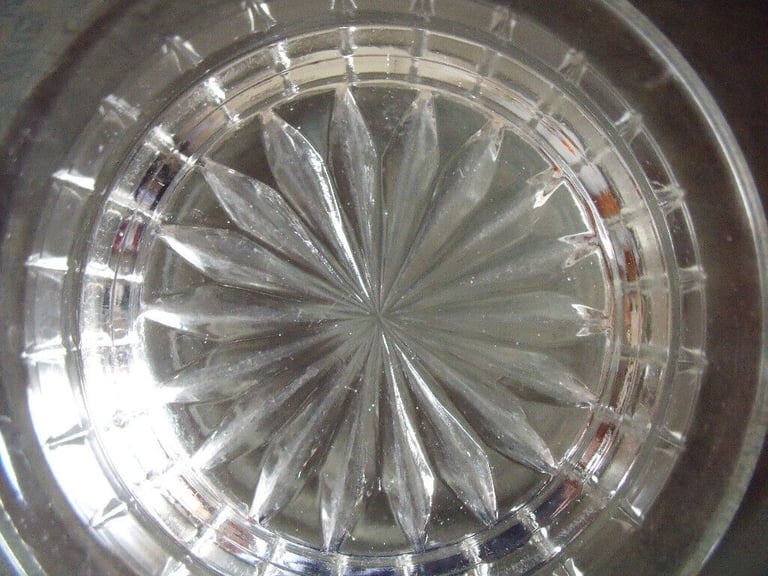 2 identical vintage clear glass bowls,dishes - desserts,sweets,nuts,display £2.50 ovno both/£1.50 ea