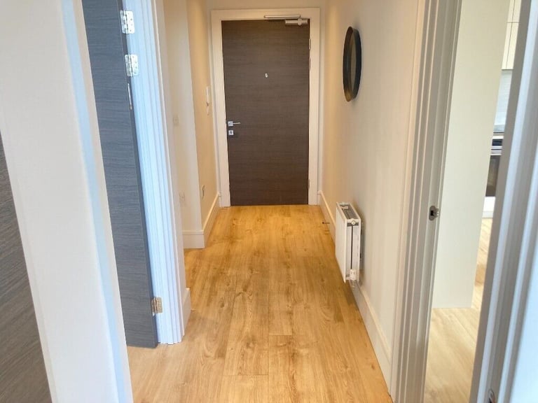 Modern Block Concierge Lift Views 3 Bed Store BathShower OpenPlan SunLounge VeryNearTubeBusShops