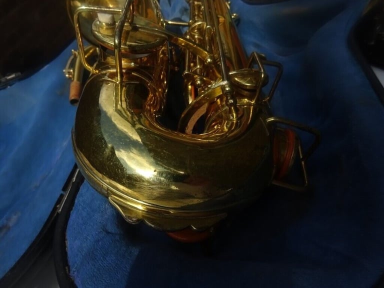 beuscher tru tone alto saxaphone,gold plated.