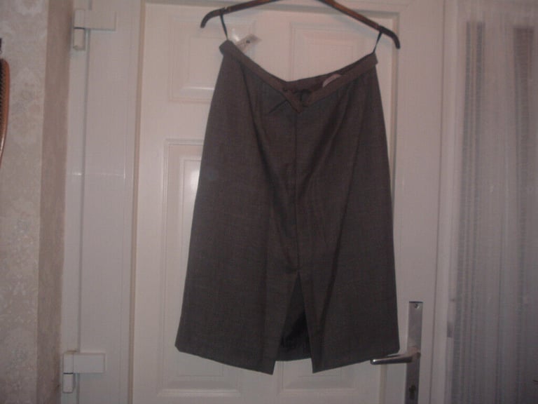 LADIES 80/90S  SUIT  NEVER USED