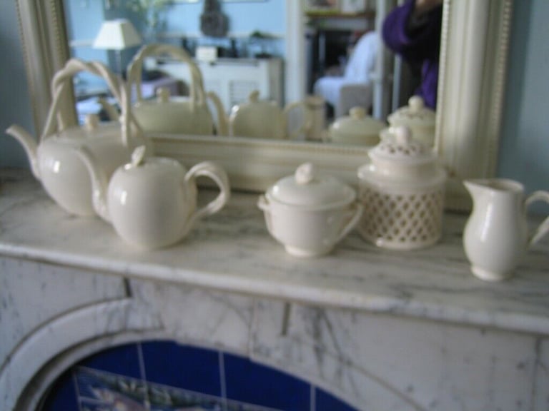 COLLECTABLE - FIVE pieces of Leedsware/ Leeds Creamware china