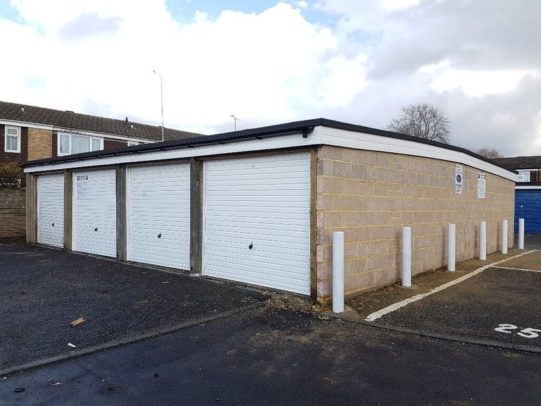 Garage/Parking/Storage to rent: Lyndhurst Avenue, Aldershot, GU11 3RW - NEW ROOFS & DOORS